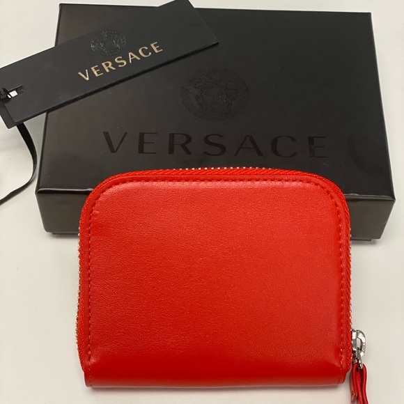 Luxury Versace zip wallet with silver Medusa - Picture 2 of 3